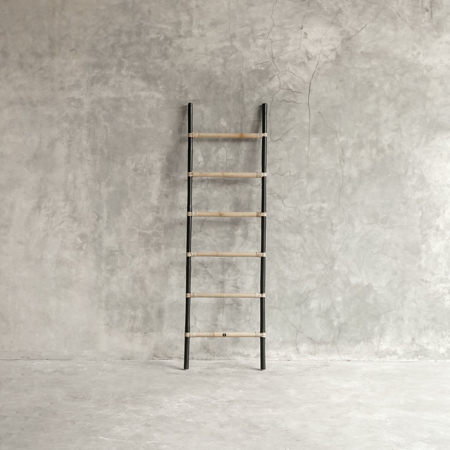 EMIR LADDER ︱BLACK