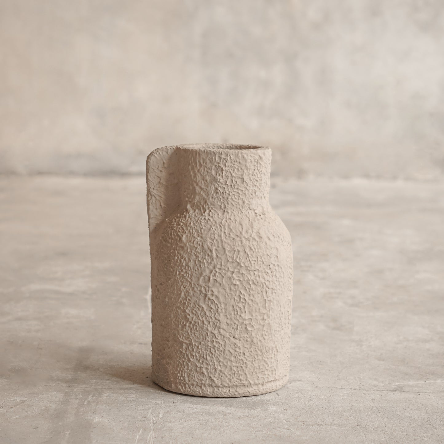 Decorative Minimal Vase-Safa